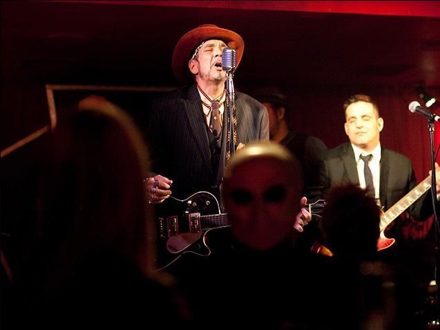 Manderley Bar - Band